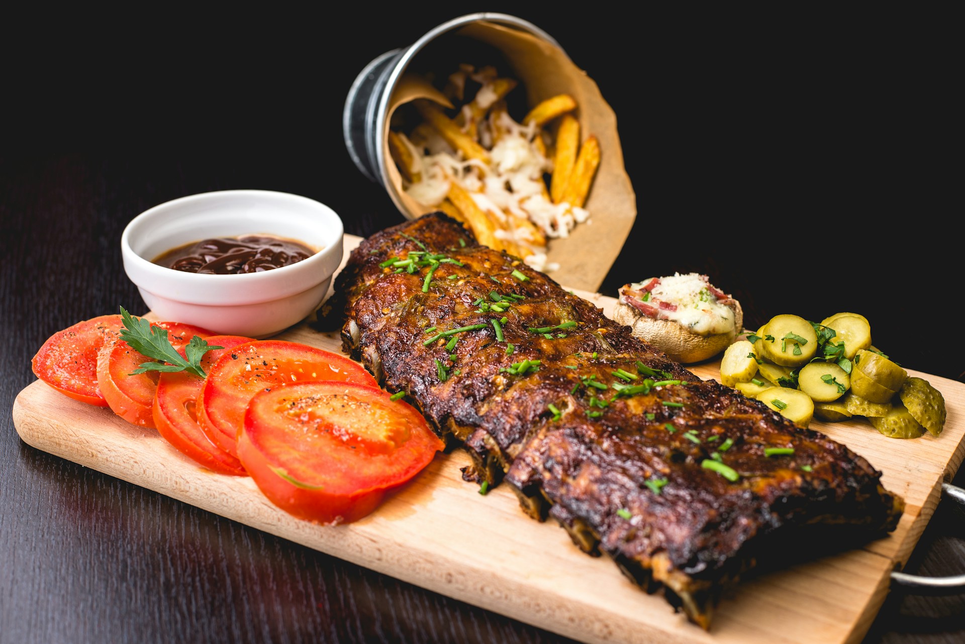 Блюда на гриле: секреты вкуса и популярность в ресторанном меню hero image